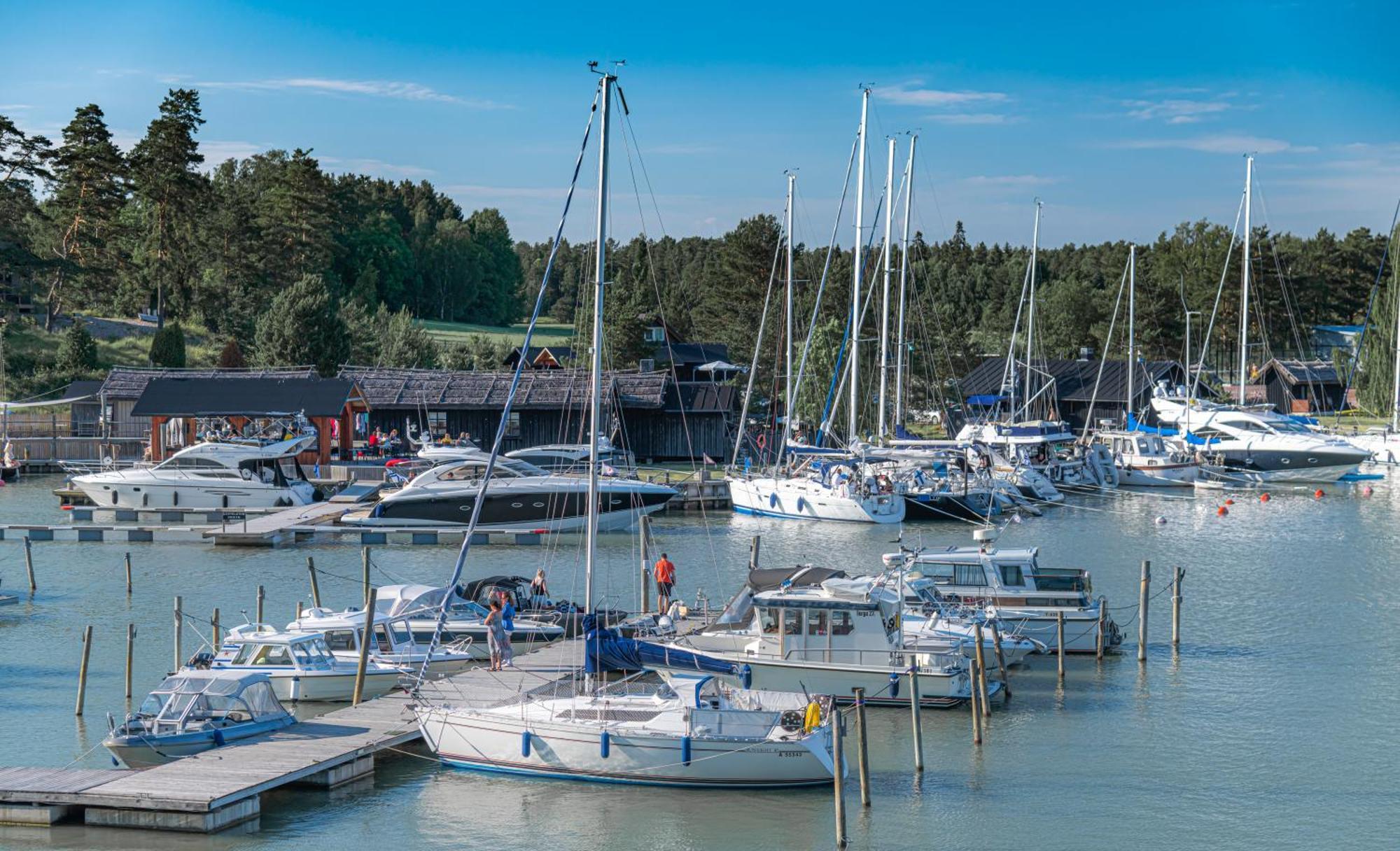 Peterzens Boathouse Villa Laupunen Bagian luar foto
