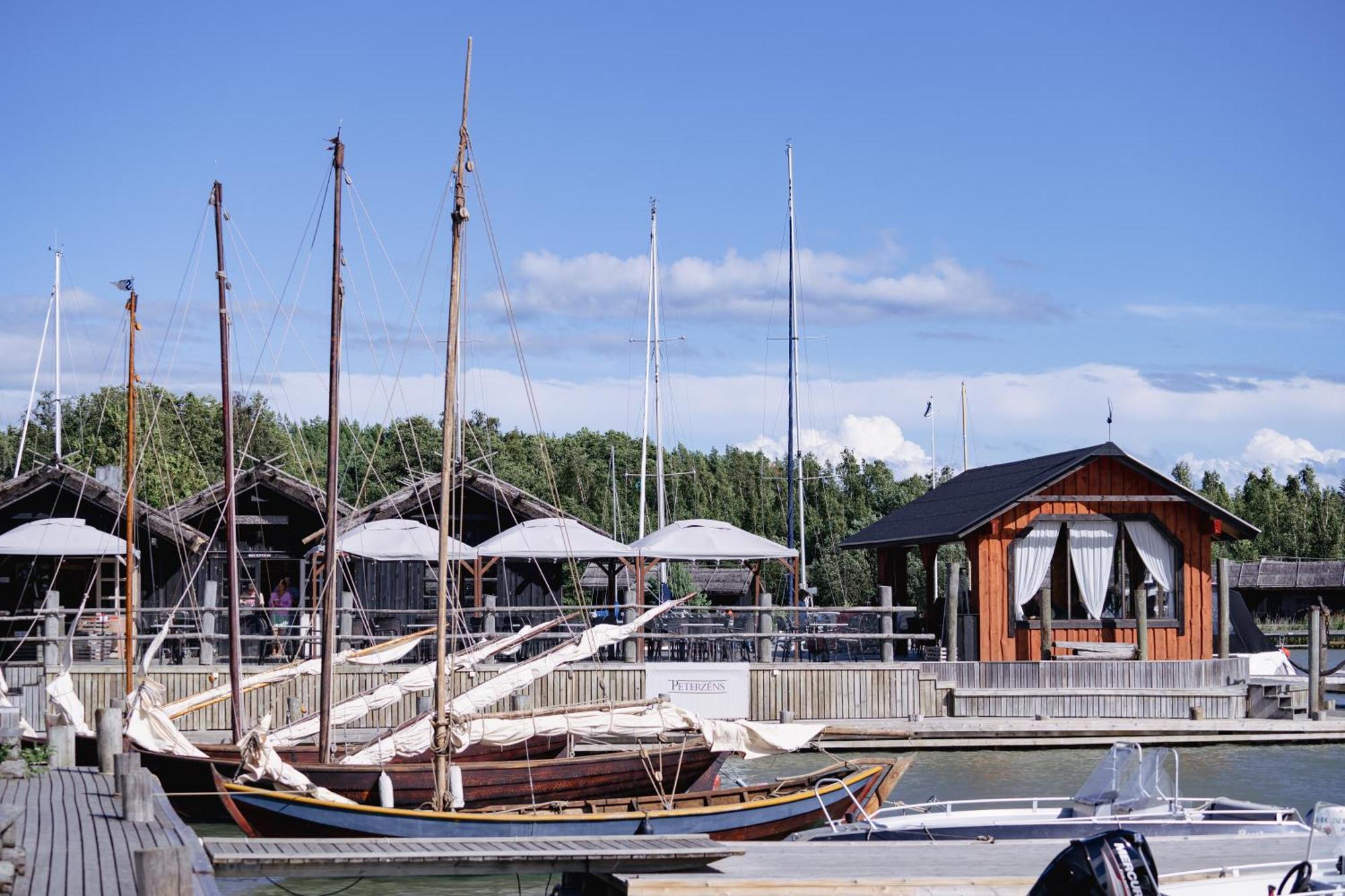 Peterzens Boathouse Villa Laupunen Bagian luar foto