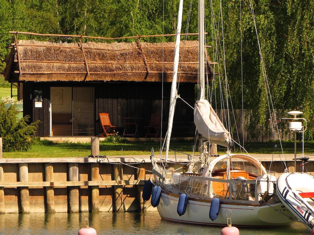 Peterzens Boathouse Villa Laupunen Bagian luar foto