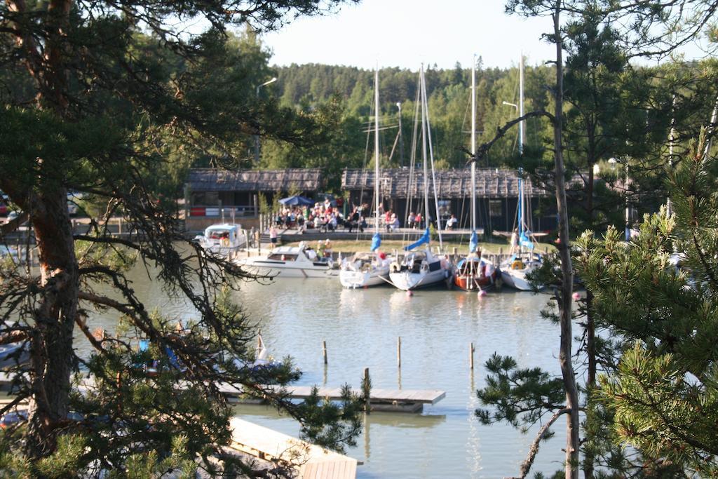 Peterzens Boathouse Villa Laupunen Bagian luar foto